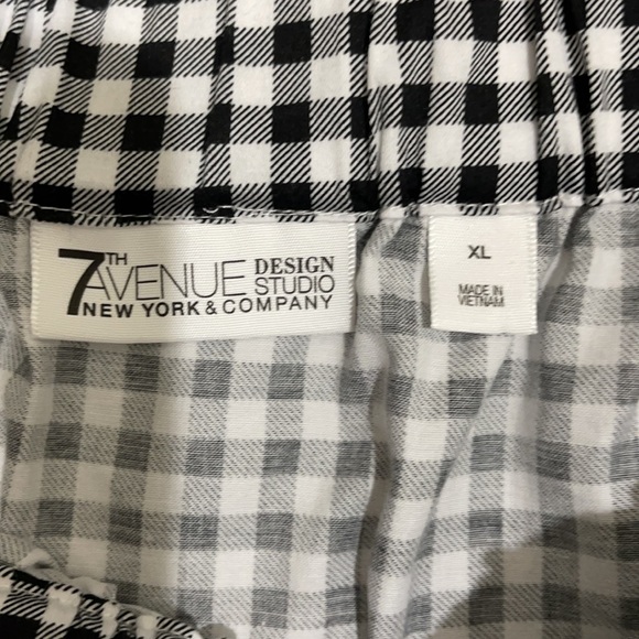 Off the shoulders top 🖤 NWOT - Picture 3 of 4